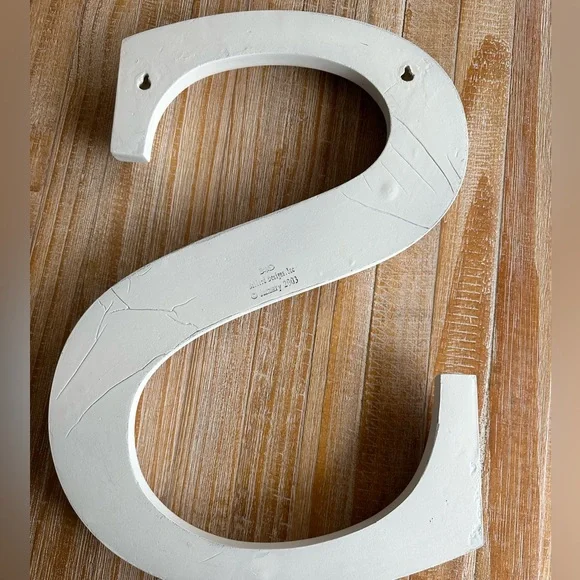 Ballard Designs letter ‘S’ wall plaque - Picture 3 of 4